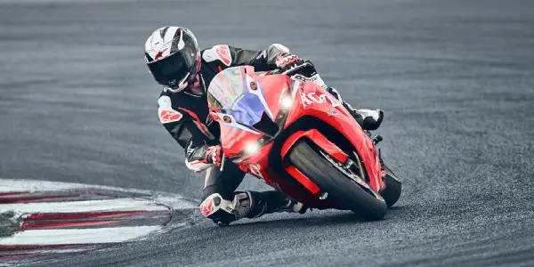 Honda CBR600RR aerodynamic bodywork and supersport styling